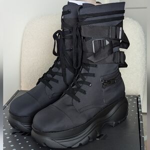 Poster Grl Mad Hustle Pocket Combat Boots